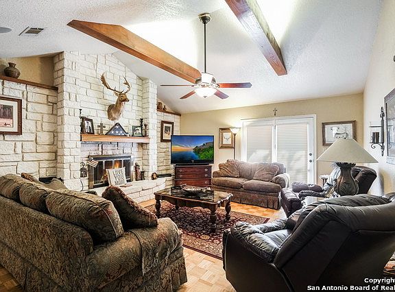 4th image of 2918 Rolling Oaks Dr