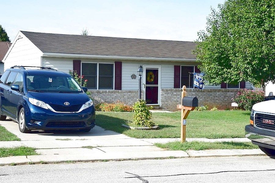 2nd image of 582 Spring Ave