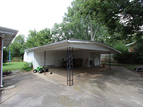 3rd image of 1023 Minerva Dr