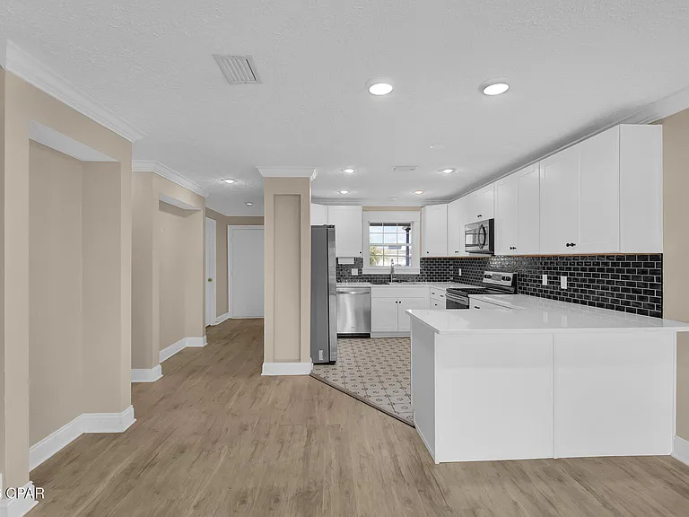 1365 Capri Dr — Photo 24