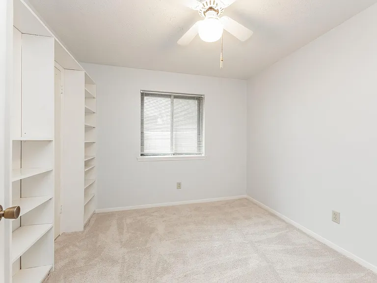 6818 Brockington Dr — Photo 23