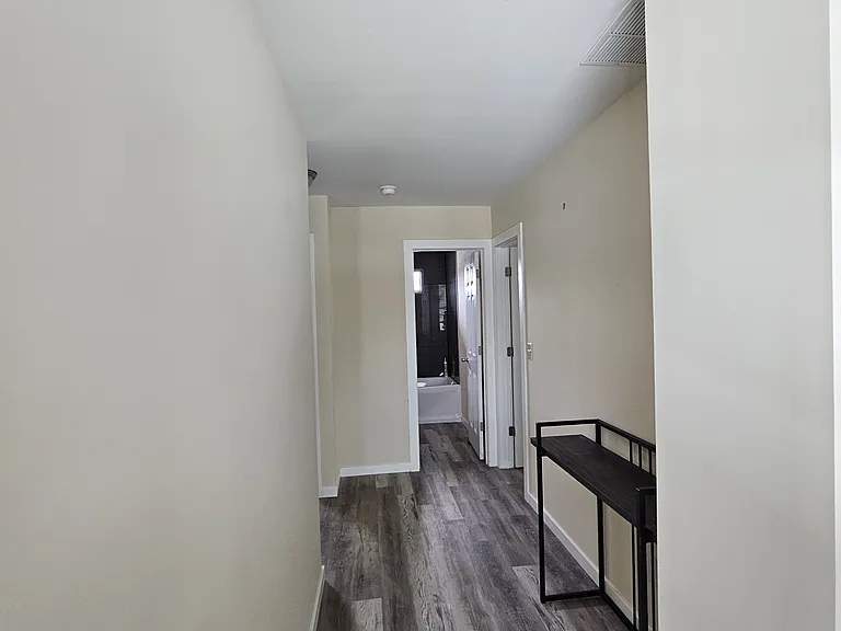134 N Madison Ave — Photo 12
