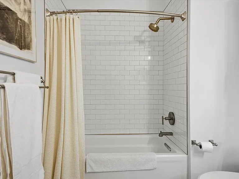 116 West Ave — Photo 27