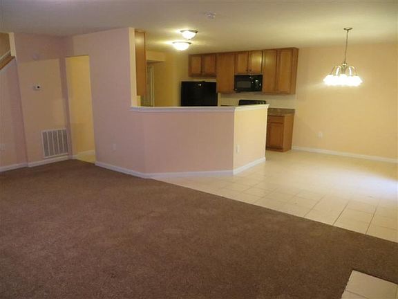 3rd image of 320 Hennepin Dr