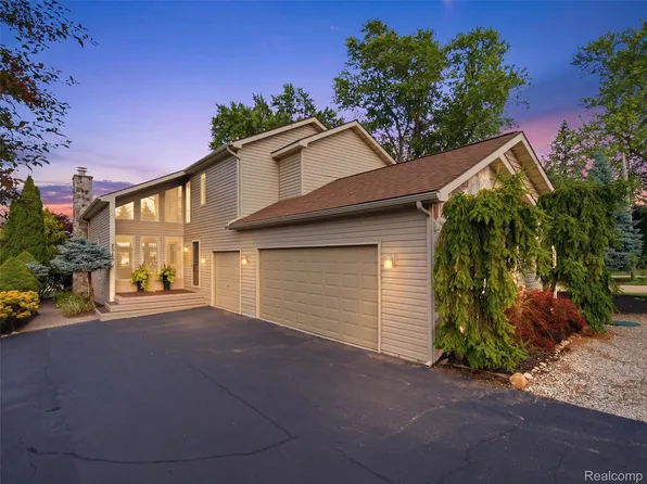 2314 N Duck Lake Rd, Highland, MI 48356