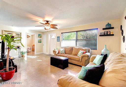 3rd image of 4 E Palm Ave