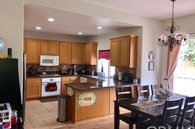 3 bed, 2.5 bath, 1868 sqft, $3,300 — Photo 4