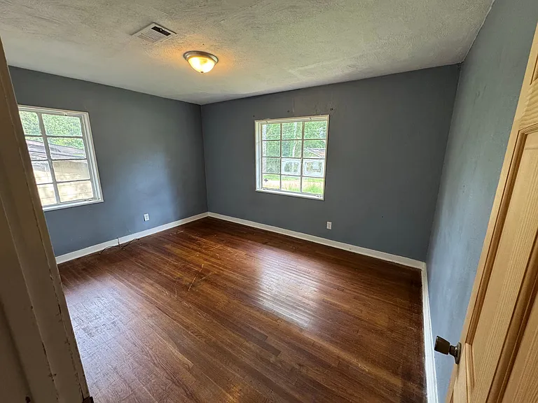 918 Stuart St — Photo 21