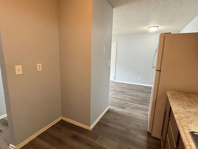 1450 Herschend Ln — Photo 15