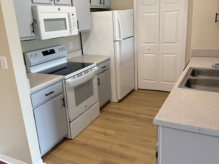 5475 Vineland Rd #8313 — Photo 23