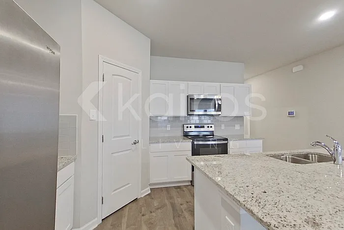 208 Yardley Ct — Photo 5