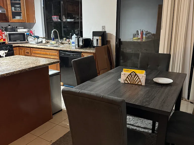 196 N Grant Pl — Photo 4