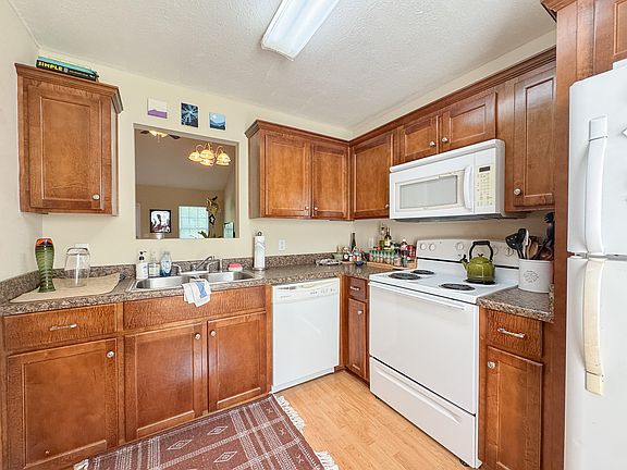 4th image of 101 Crossway Cottages Ln #A
