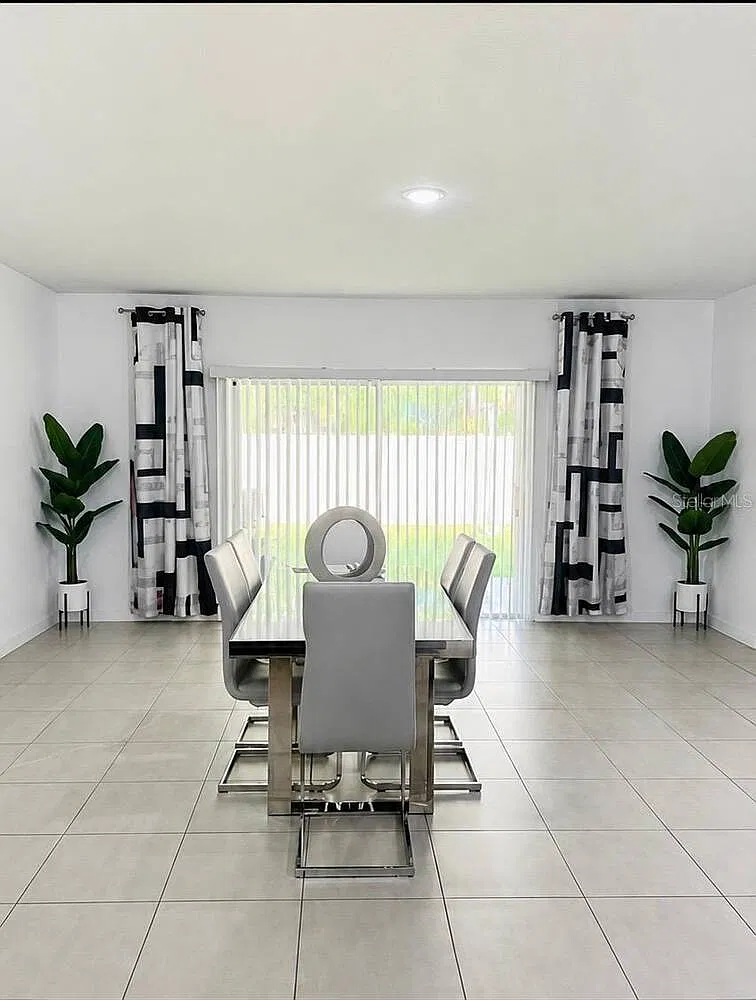 4 bed, 3.0 bath, 2102 sqft, $2,900 — Photo 4