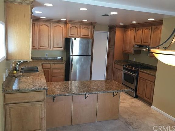 3rd image of 914 Fuchsia Ave