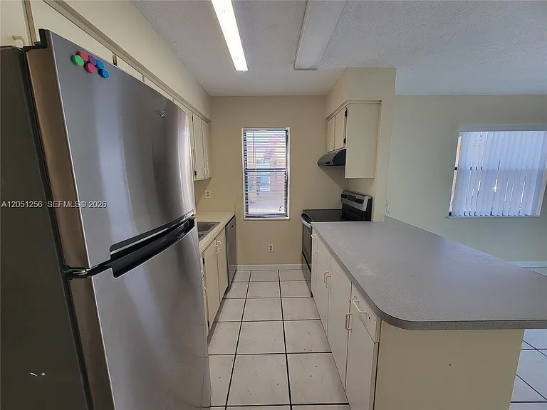 307 S Ocean Dr #B — Photo 15