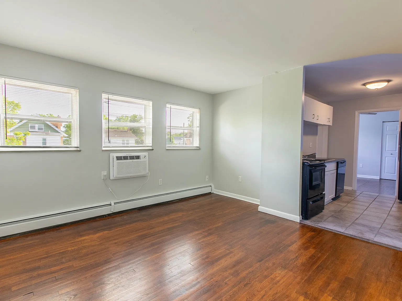 1 bed, 700 sqft, $900 — Photo 2