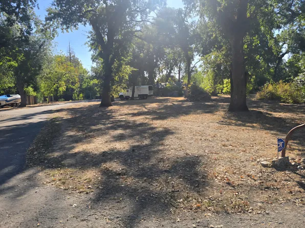 Waverly Ave, Redding, CA 96001