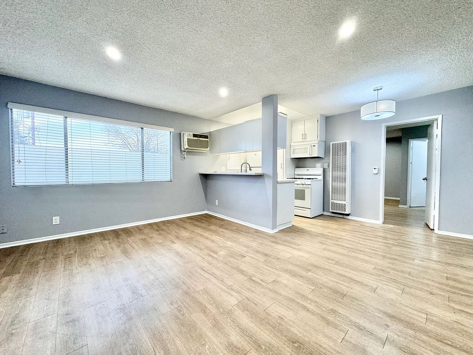 1 bed, 726 sqft, $1,735 — Photo 1