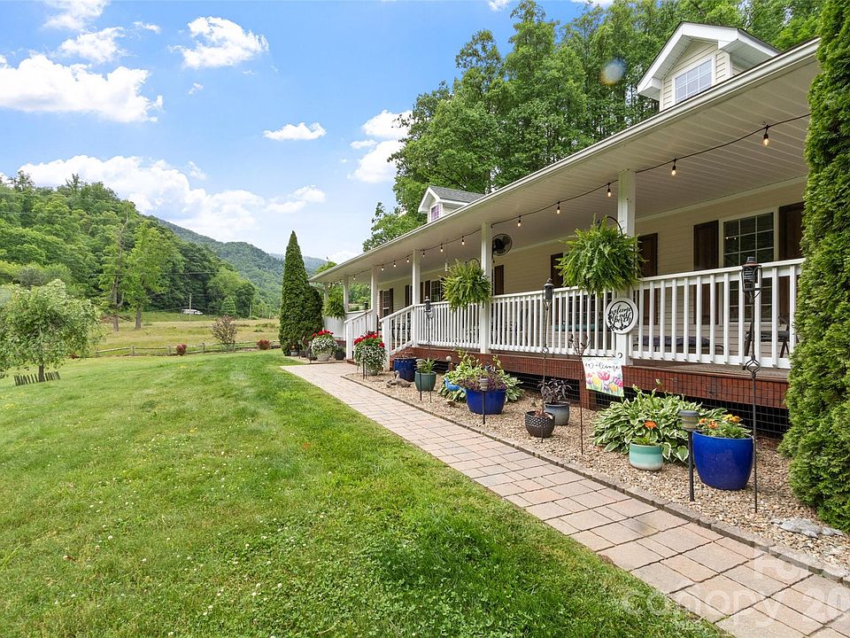 1st image of 33 Copper Penny Ln