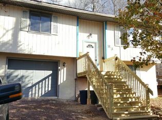 1063 Country Place Dr, Tobyhanna, PA