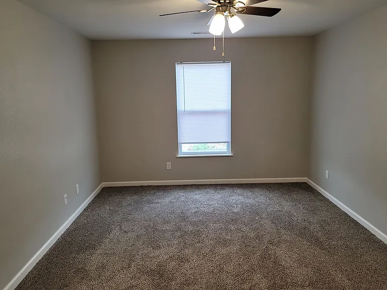 Creekside Apartments — Photo 45