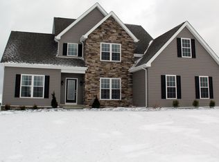 105 Savannah Dr, Harmony, PA 16037