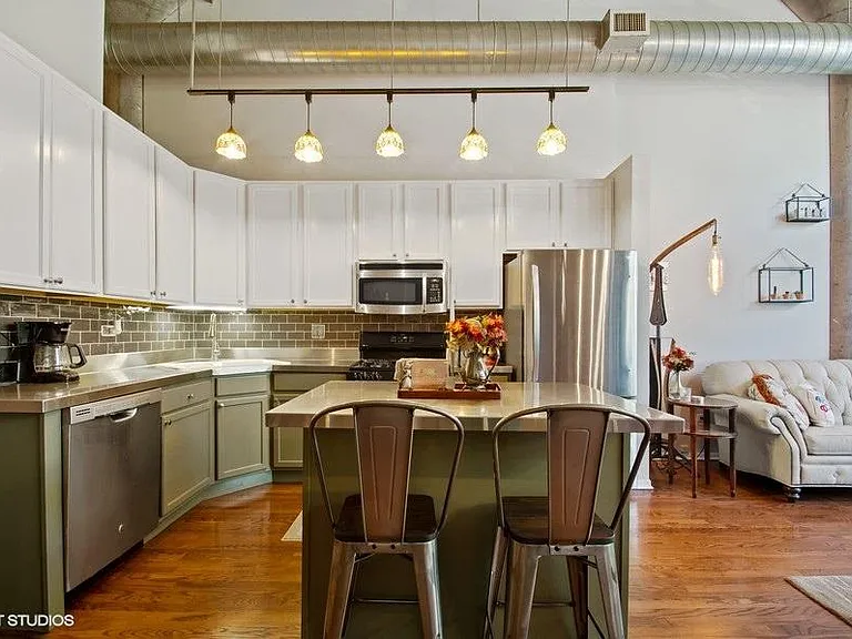 1934 N Washtenaw Ave #218 — Photo 6