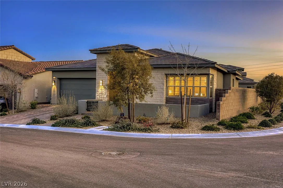 3 bed, 2.5 bath, 2053 sqft, $5,400 — Photo 3