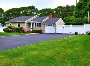 39 Locust St, Bayport, NY 11705