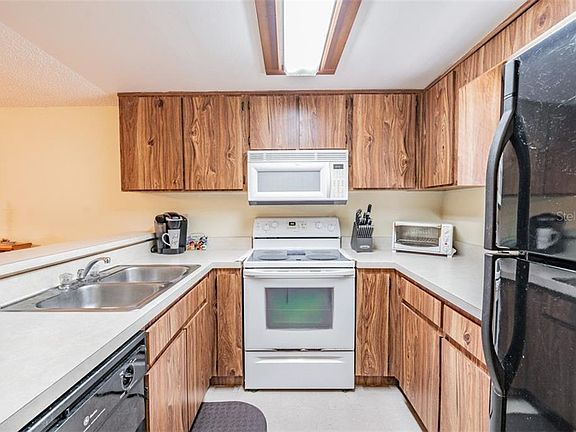 4th image of 10130 Lake Oak Cir