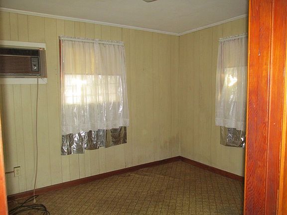 3rd image of 2006 Drummond St