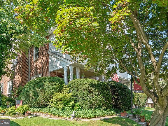 4th image of 4651 Woodland Ave