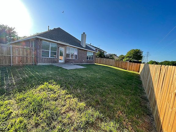 4th image of 937 Mockingbird Dr