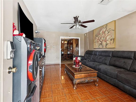 4th image of 2304 Delta Queen Dr