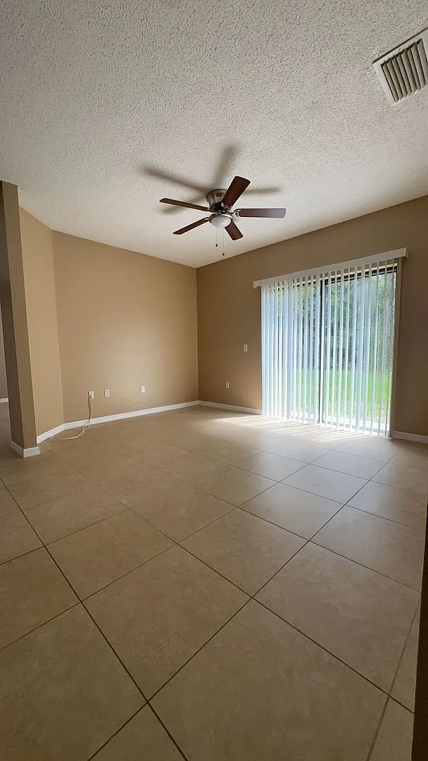3/2 in Poinciana Kissimmee on the Osceola side with 2 car garage — Photo 3
