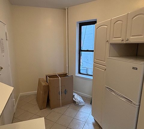 5th image of 414 E 77th St APT 2D