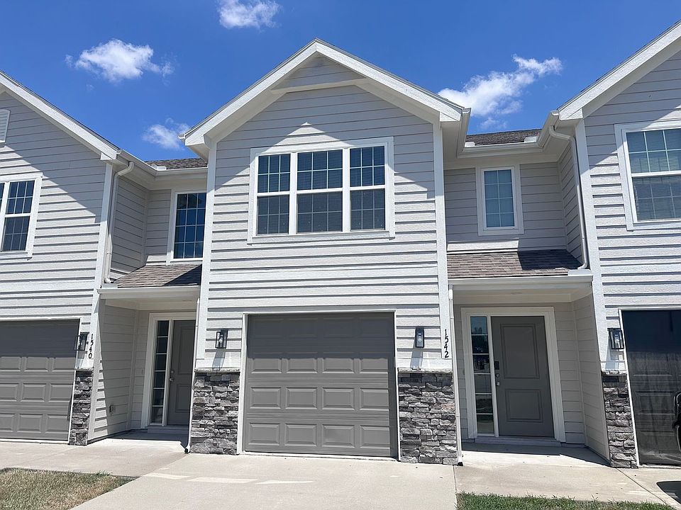 1st image of 1542 NE Erin Ct