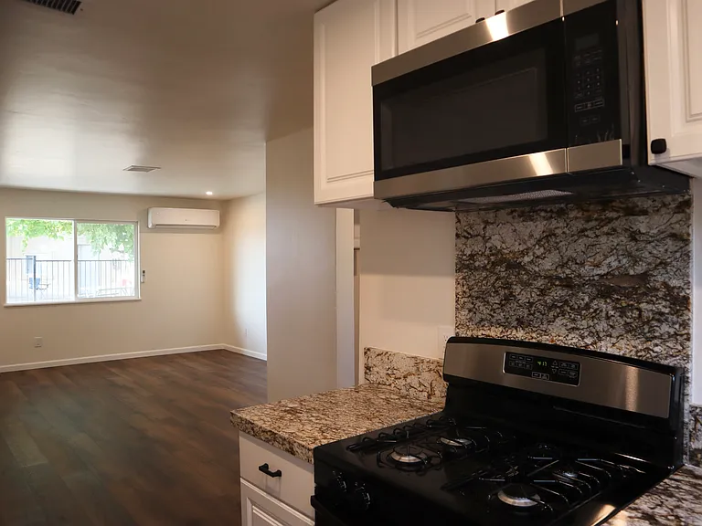 1015 Vernon St #B — Photo 8
