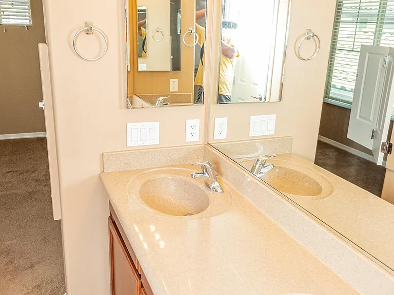 2162 W Scully Dr — Photo 25