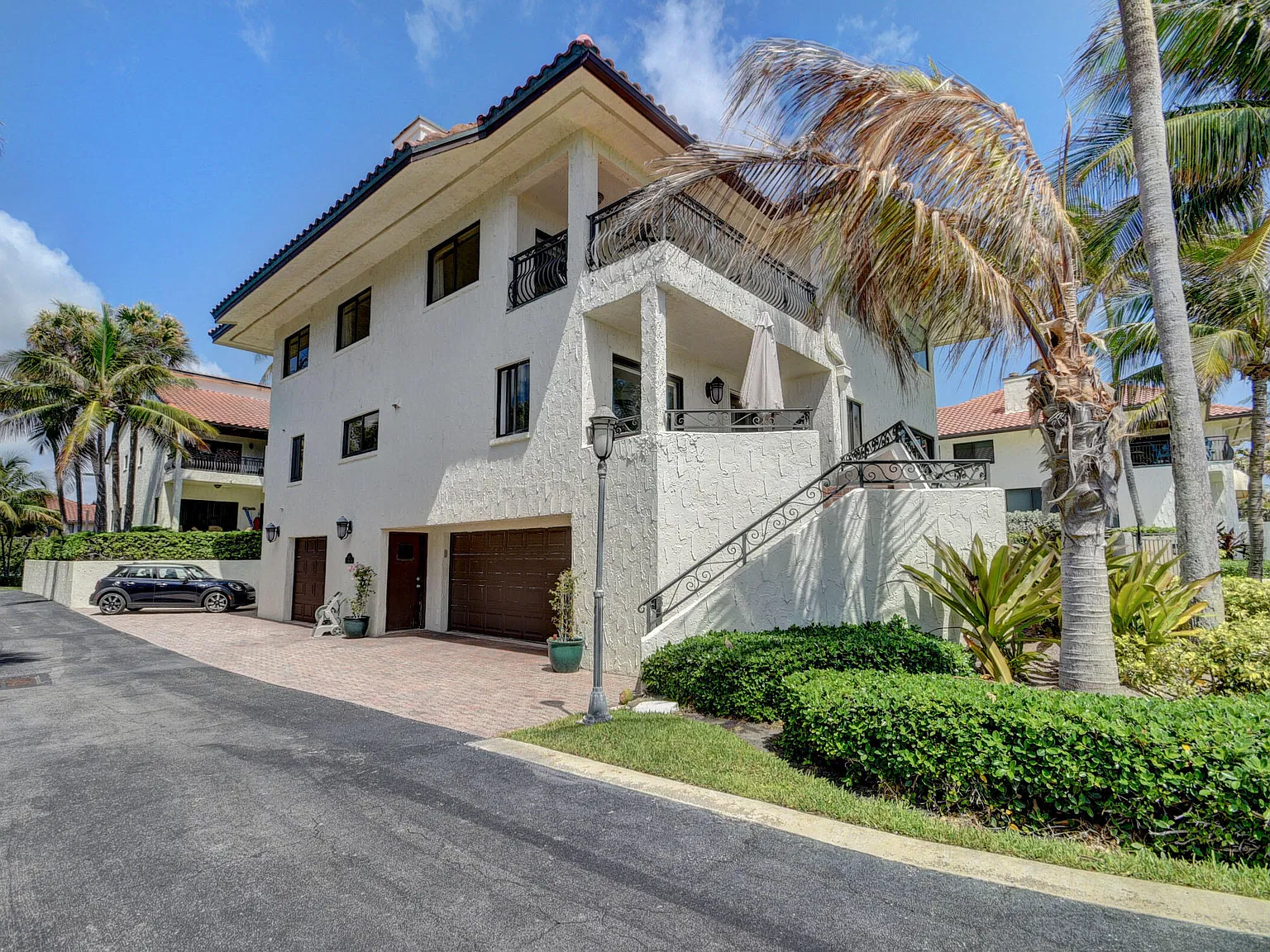4 bed, 3.5 bath, 3736 sqft, $22,000 — Photo 3