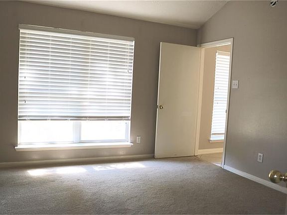 4th image of 10910 Thorncliff Dr