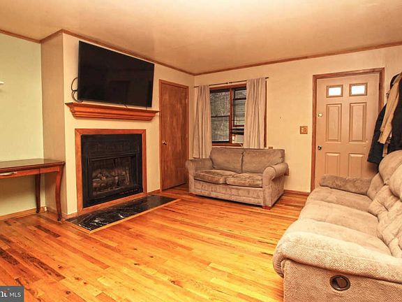 2nd image of 3519 Acorn Cir