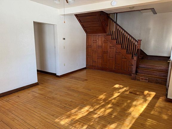 3rd image of 709 N Main St