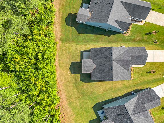 3rd image of 672 Hardwood Dr