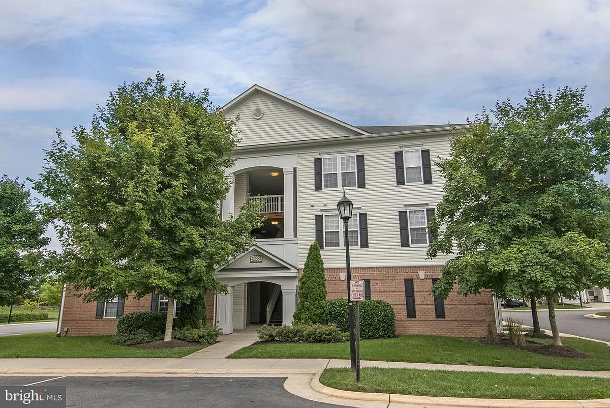 Building Photo - 42537 Rockrose Sq #101