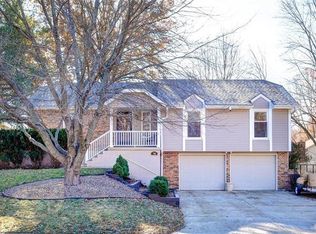 804 SW Stonehenge Dr, Blue Springs, MO 64015