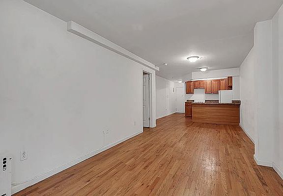 4th image of 242 W 21st St APT 2A