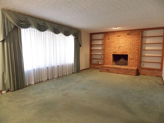4th image of 438 Sheerin Dr