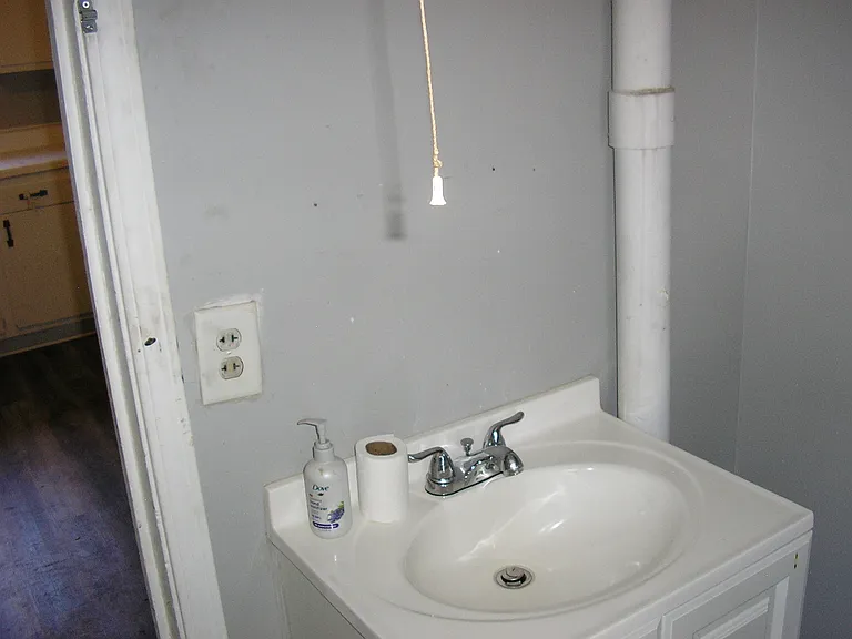 628 Woodford Ave — Photo 13
